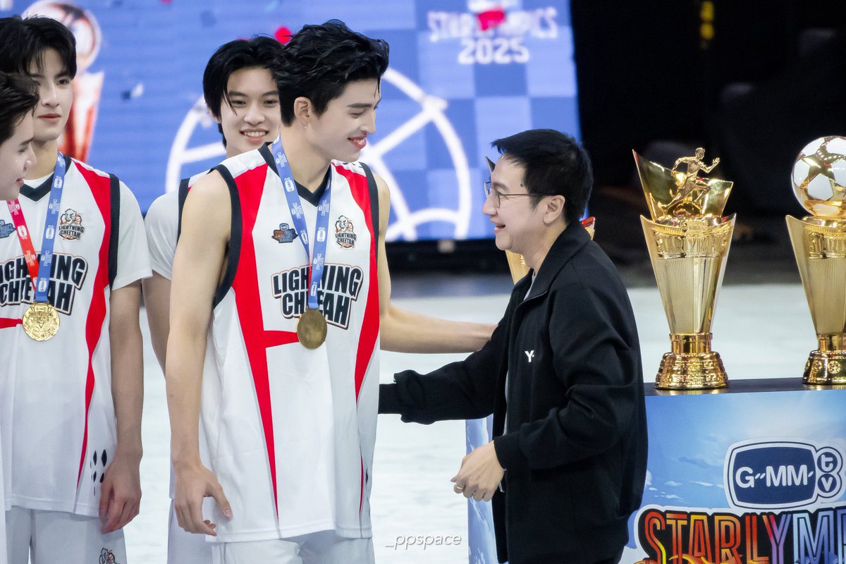 อันนี้ปอนด์รับเหรียญจากพี่ถาหรือพี่ถารับเหรียญจากปอนด์ว่ะ555555555

POWER UP PONDPHUWIN
#MeAndTheeSeriesEP6