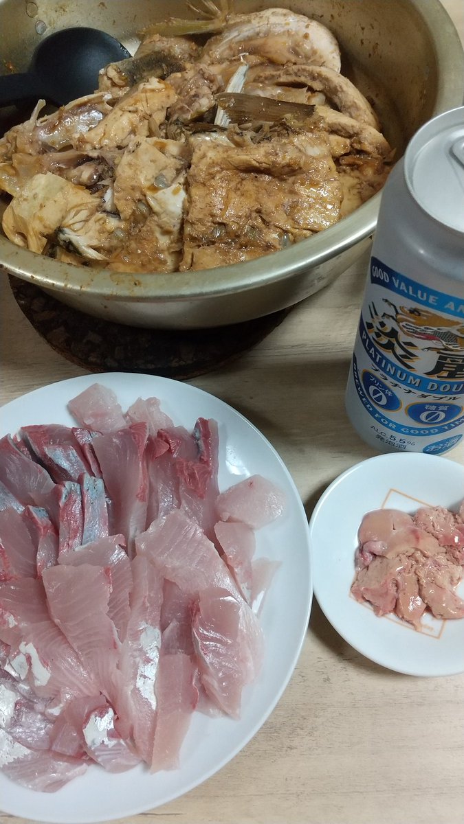 NaoyaAsami's tweet photo. 今年最後の釣り🎣
納竿30分前にようやくHIT‼️
今宵も最高の晩酌でした🍺😆
先輩、色々ありがとうございました‼️😀 https://t.co/Q6qLsfYC8u