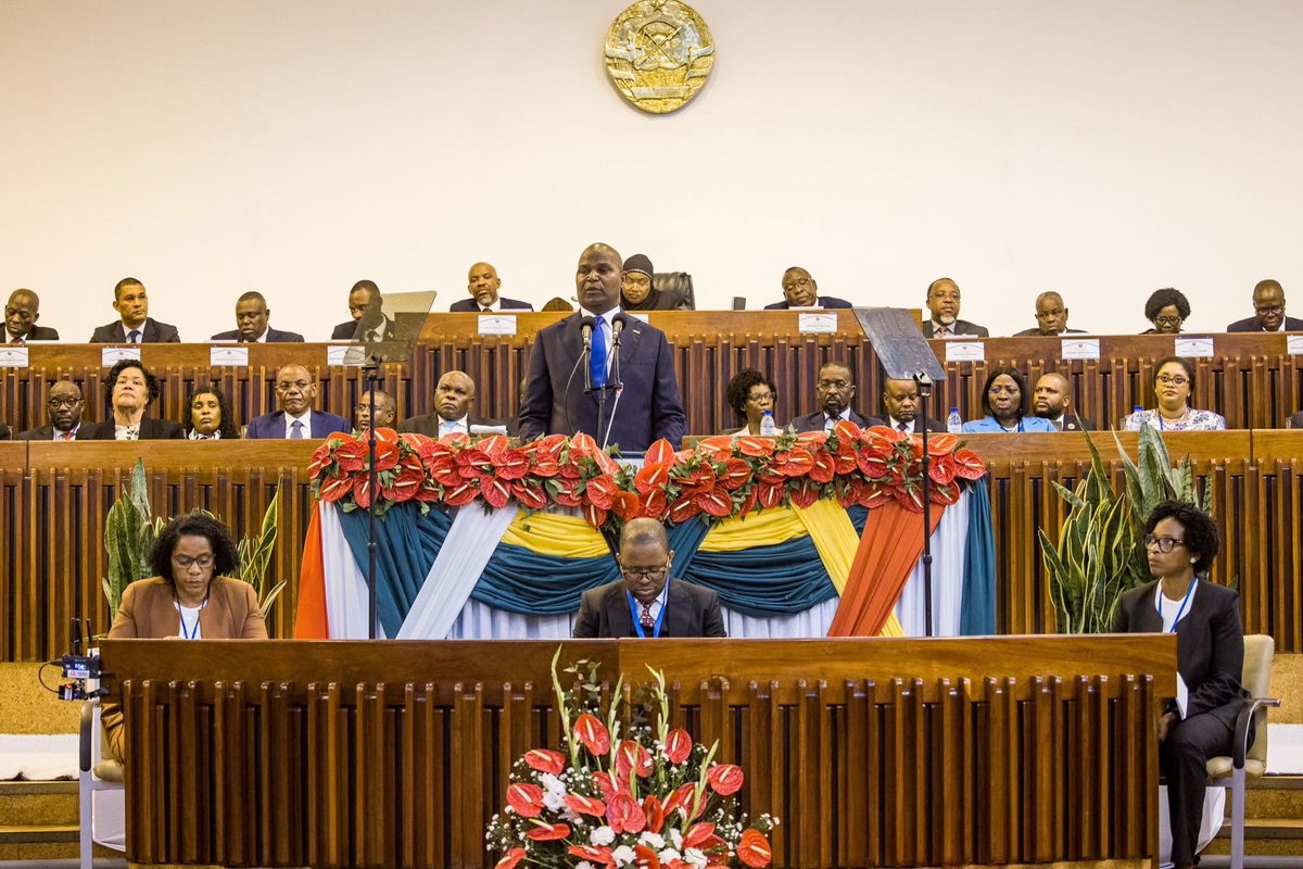 serge_bounda's tweet photo. Très inspiré par le discours sur l’état de la Nation prononcé devant l’Assemblée nationale par le Président @daniel_chapo24 du Mozambique.
Bravo pour ce bilan et pour l’excellence de l’axe Maputo–Brazzaville. @SassouNGuesso_ @DiploBrazza @CooperationCG https://t.co/OwEtdyvFo0