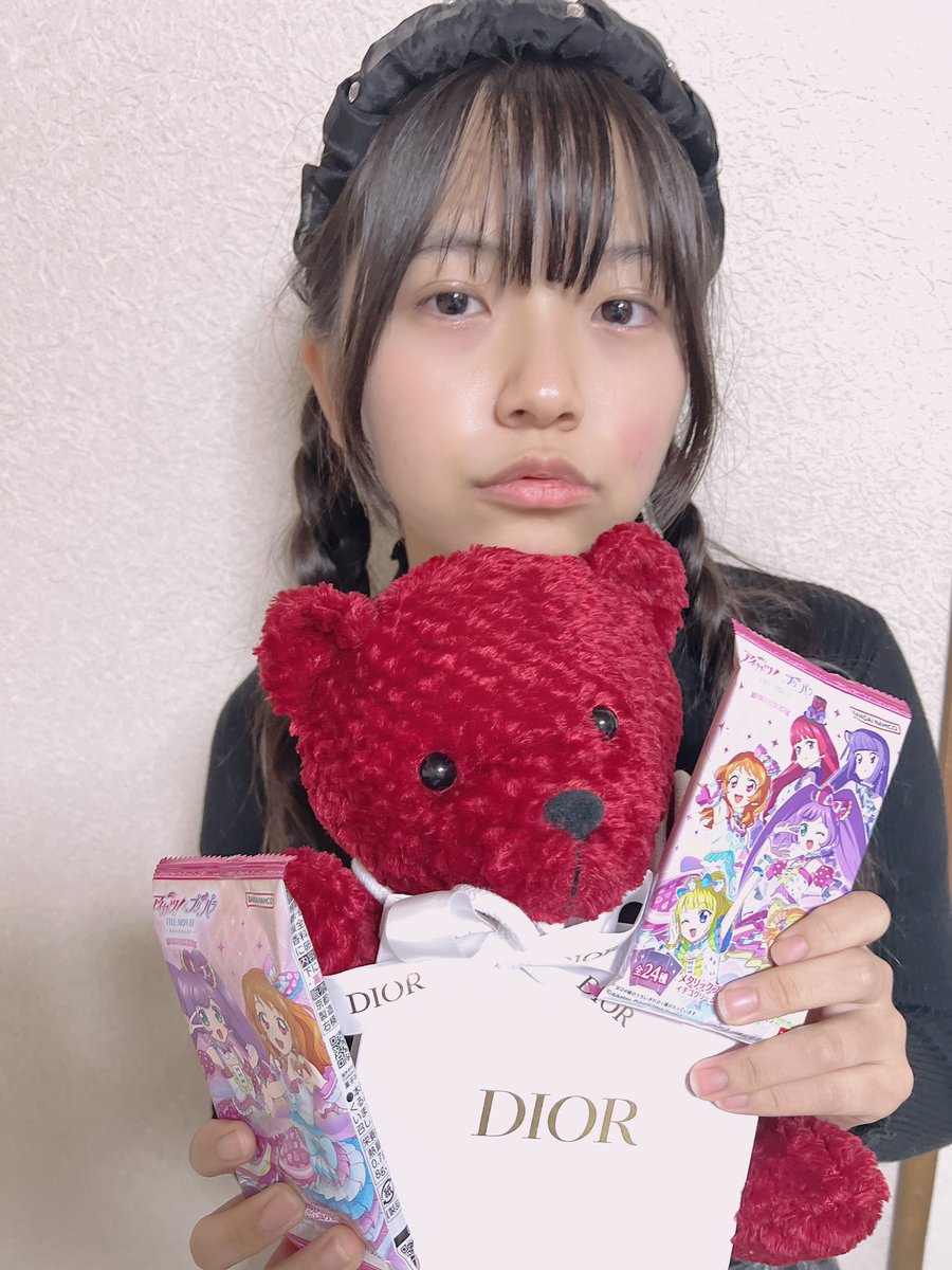 こんばんは🌙ゆわだよ❤︎
クリスマスパーティー楽しすぎてヤバかった！！！！
ずっと笑ってたよね🤣
自撮りも忘れそうになるくらいみんなでワイワイ出来て最高だったよー❣️
プレゼントもめちゃくちゃ嬉しいです！
みんなー！モカに会いに来てくれてありがとうー💓