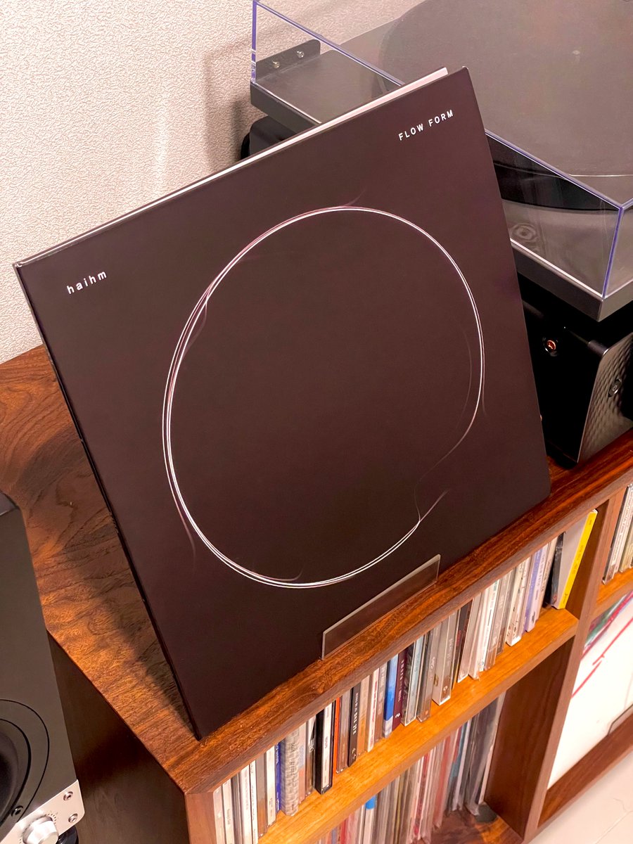 오늘은 haihm 선생님 신보 《FLOW FORM》 쇼케이스를 봤다. 1*년도 더 된 팬심을 마침내 고백하고 사인까지 받아오고 말았는데🫨