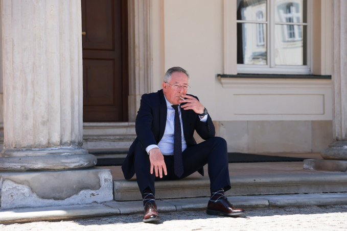 Bartłomiej Sienkiewicz chwilę po wyłączeniu sygnału pisowskiej szczujni. Warszawa, 20.12.2023.