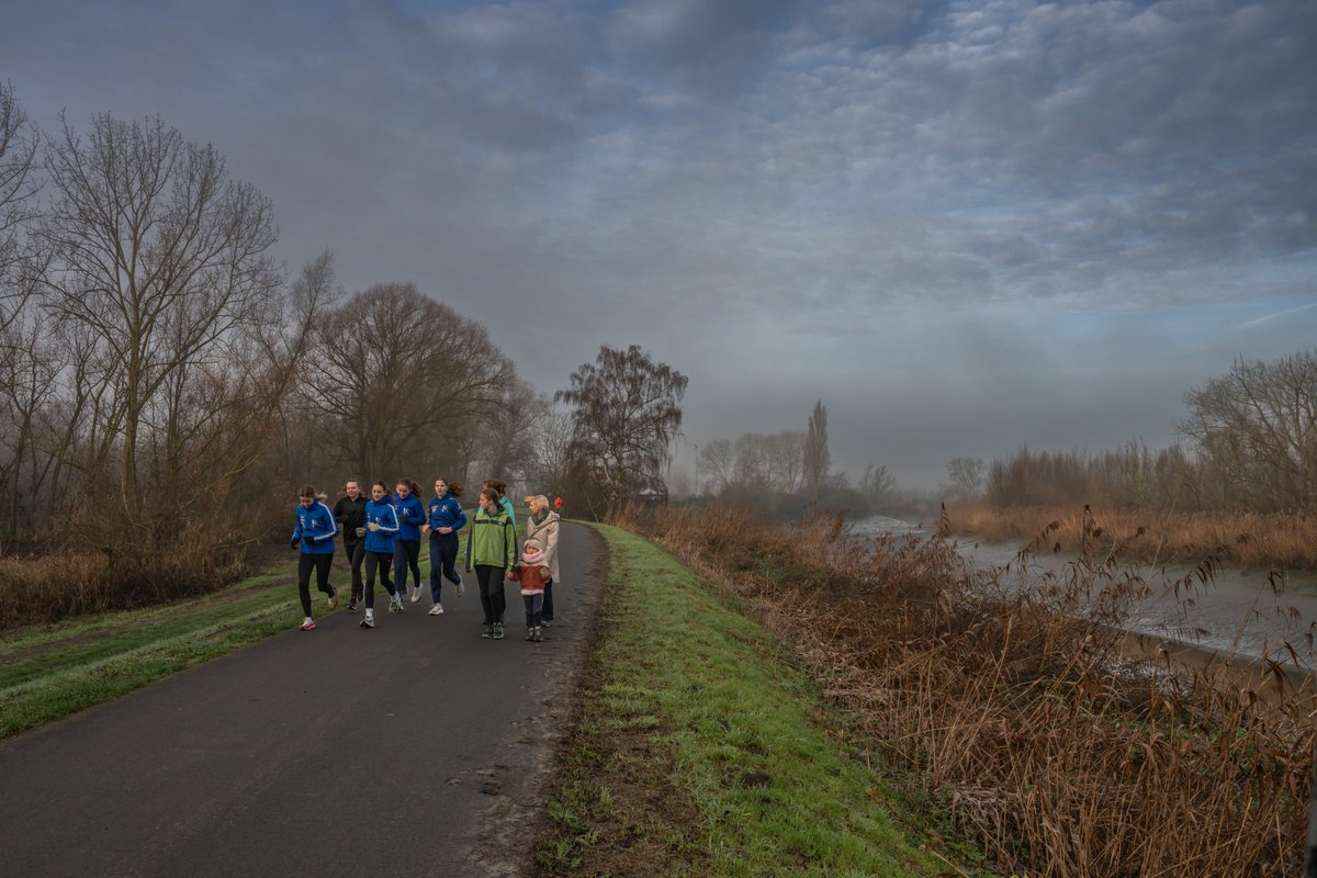 MarcWezema75157's tweet photo. #vrtweer @meteoBram #weerfoto #Hamme 10u08 #poging tot #opklaring #wolken #wandelweer #sporten #nikonphotography #weatherphotography https://t.co/LGuV8svd7A