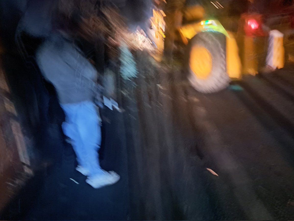 #संभल जिला के बहजोई चंदौसी रोड पर पलटी गन्ने की ओवरलोड ट्राली टैक्टर दोनो ओर लगा लंबा जाम पुलिस मौके पर मौजूद आखिर इतनी घटना होने के बाद भी <a href="/sambhalpolice/">SAMBHAL POLICE</a> क्यों नही जाग रही है प्रतिदिन 100 से 200 ओवरलोड वाहन चलते इस रोड पर क्या है किसी बड़ी अनहोनी का इंतजार <a href="/dmbareilly/">DM Bareilly</a> <a href="/Uppolice/">UP POLICE</a>