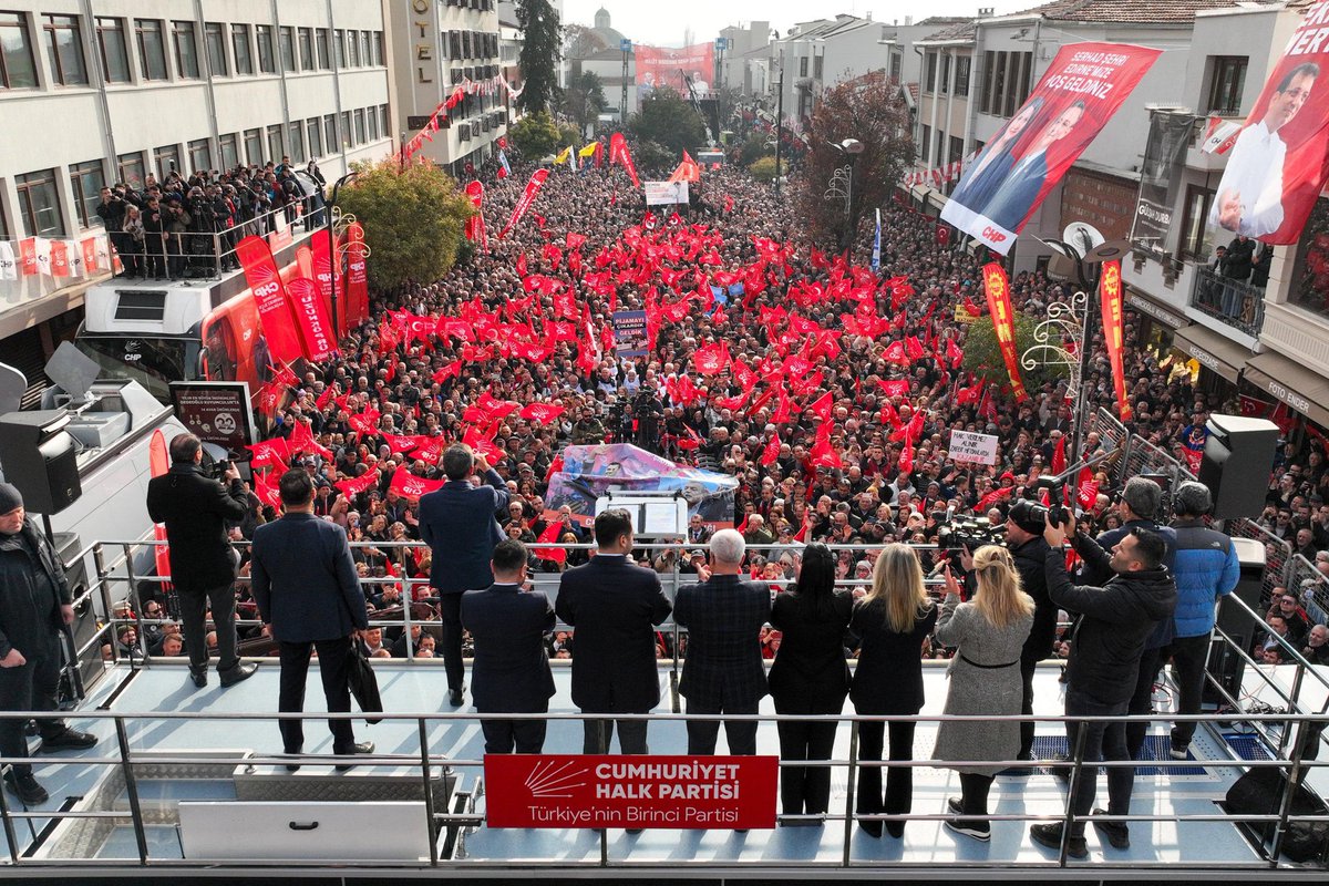 Genel Başkanımız Özgür Özel öncülüğünde, Cumhurbaşkanı adayımız Ekrem İmamoğlu ve yol arkadaşlarımızın özgürlüğü için Edirne’de bir araya geldik. 

📍 Edirne

<a href="/eczozgurozel/">Özgür Özel</a> 
<a href="/ekrem_imamoglu/">Ekrem İmamoğlu</a>