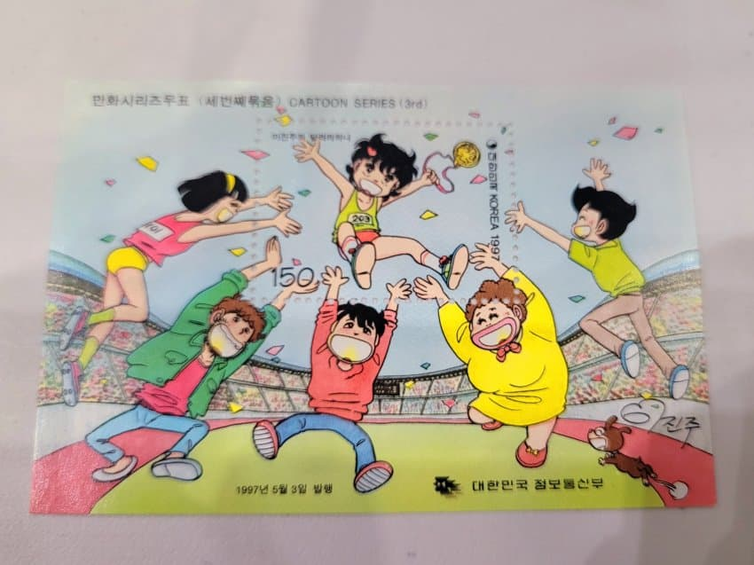 서코 <달려라 하니> 부스에서 방문해주신 분께서 선물해주신 하니 우표 (1997년 발행).

우표도 간간히 모아서 이것도 언젠가 구매할 예정이었는데, 찐텐으로 좋아했습니다. 감사합니다 :D