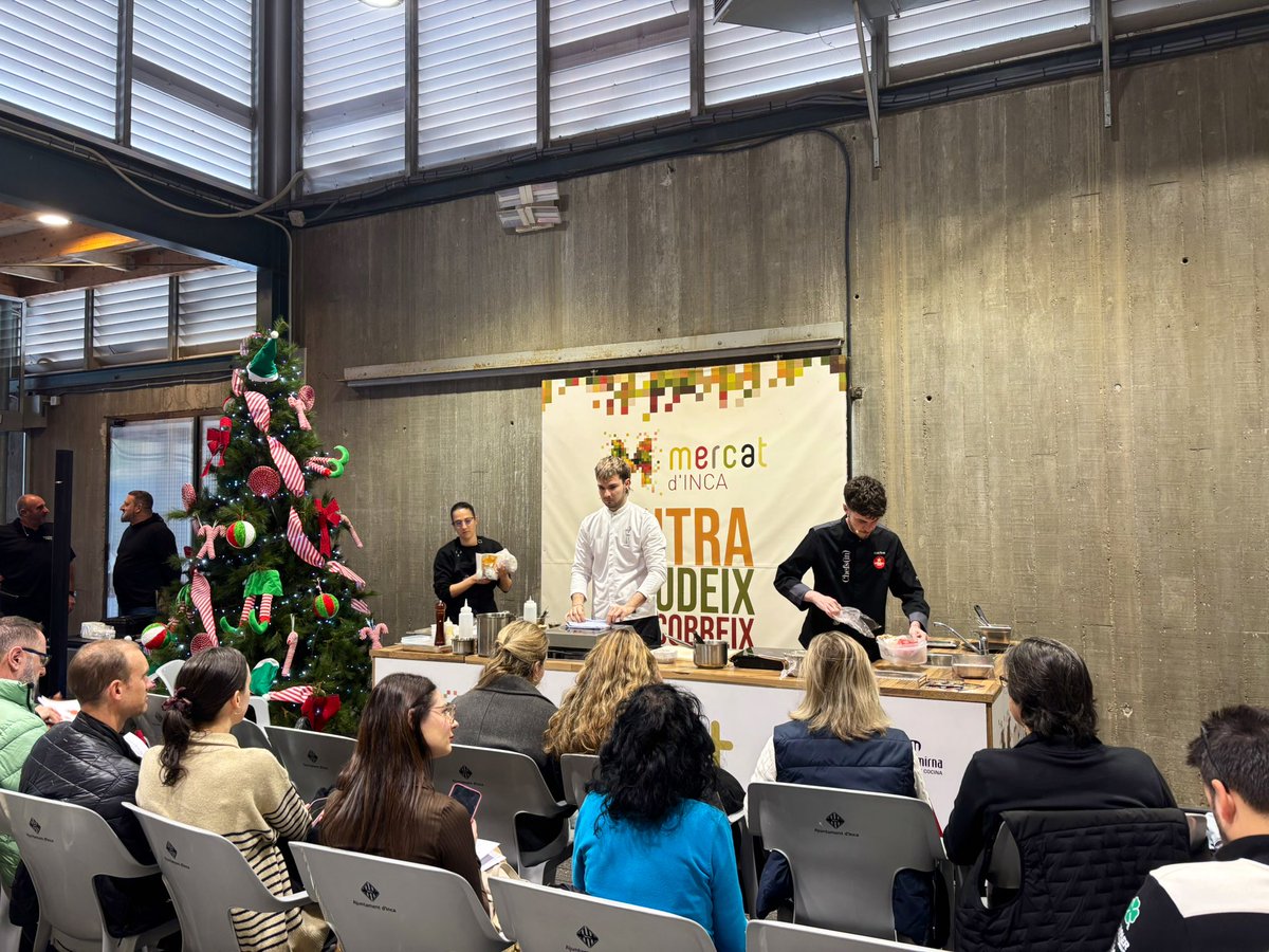 SocialistesInca's tweet photo. ✨Avui hem gaudit d'un matí ple d'activitats a #IncaCiutat amb els elfs, la presentació del llibre de Marta Coll de Miceli i el taller de cuina de Nadal al mercat d'Inca i la fantàstica actuació de la batucada Gorimba a la plaça de Santa Maria la Major.
#IncaFaNadal https://t.co/lrrnLQ1oAb