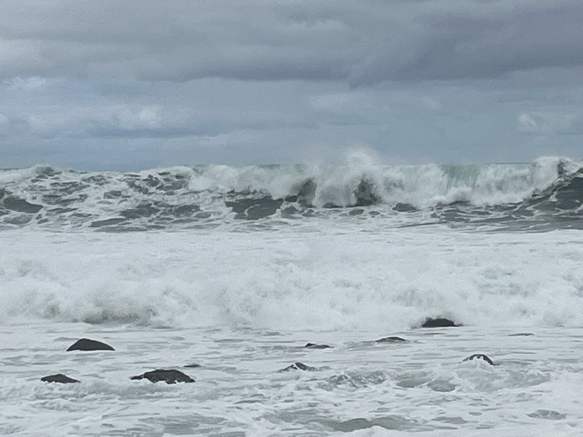 ¡Agüita con la marea! No es coña. <a href="/LasCanteras/">Mi playa de Las Canteras 🏊🏻‍♀️🦈</a>