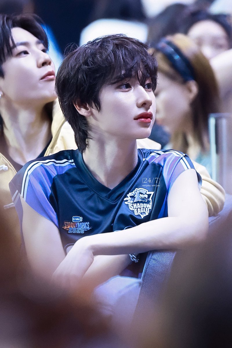 อห. !!!! สวยแบบต้องบันทึกเป็นสมบัติชาติ ธรณีนี่นี้เป็นพยาน สวยแบบลูกรักพระเจ้า เบ้าหน้าฟ้าประทานพร ที่นี่สวรรค์แหละ ถึงถ่ายติดนางฟ้าได้ อมก. ออร่าผุดผ่องสะท้อนแสงวิบวับๆไปเล้ยยย 😍😍😍😍😍😍😍😍😍😍😍😍

OFFGUNBABII SHADOW EAGLE #GMMTVStarlympics2025 #กันอรรถพันธ์ #GunAtthaphan