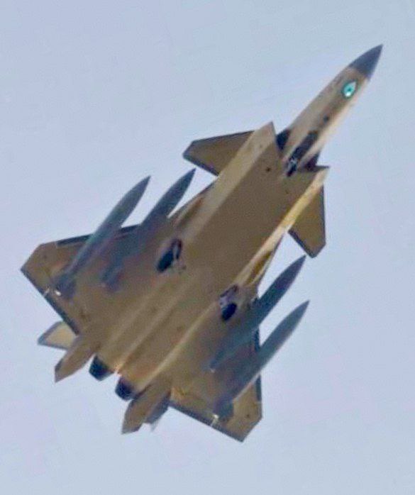 PLA_MilitaryUpd's tweet image. 🇨🇳J-20 Mighty Dragon 🐉 in BEAST MODE 😈🔥