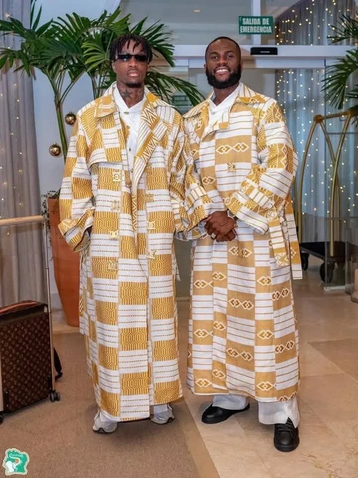 منتخب كوت ديفوار يصل المغرب بالزي التقليدي استعداداً للمشاركة في #كأس_أمم_أفريقيا 