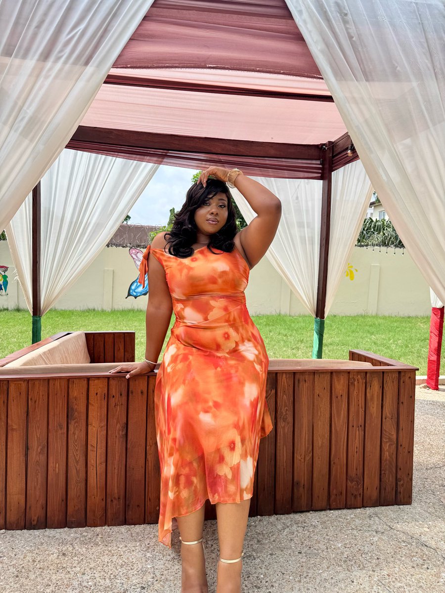 _gbati's tweet image. The way orange sits with my skin 😍