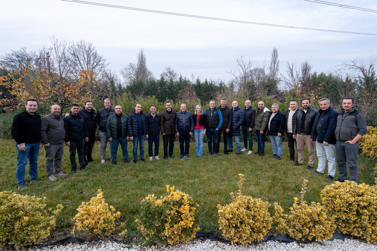 Gücümüzü birliğimizden, enerjimizi ortak hedeflerimizden alıyoruz.

Yönetim Kurulu Başkanımız Özer Matlı, Meclis ve Yönetim Kurulu Üyelerimiz; Meclis Başkanımız Mustafa Aksu’nun ev sahipliğinde düzenlenen yıl sonu buluşmasında bir araya geldi.

Samimi bir atmosferde gerçekleşen