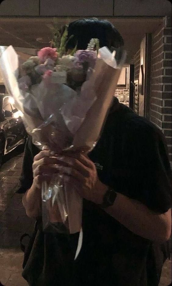 crypticsens's tweet image. guess who is behind these flowers??