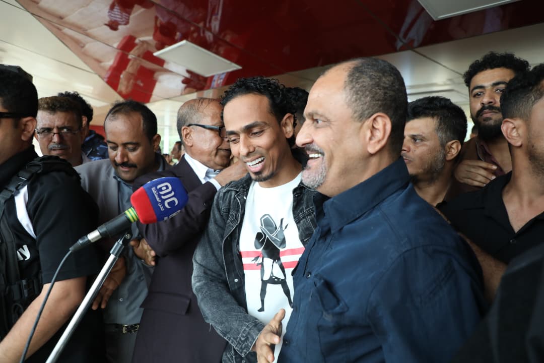 يحدث  الان صور من وصول رئيس جهاز مكافحة الارهاب اللواء شلال علي شائع الى ساحة الاعتصام في خورمكسر #استعادة_دوله_الجنوب 