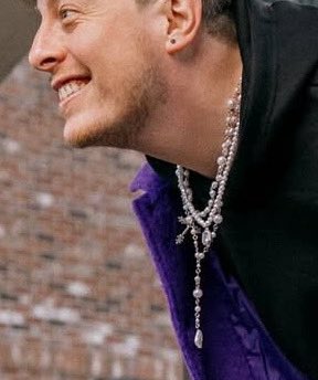 earlgreymylove's tweet photo. They keep styling Virgil in rosaries and there’s something just kinda badass about that that gives me a shiver (in a good way) https://t.co/AKPXIJvfws
