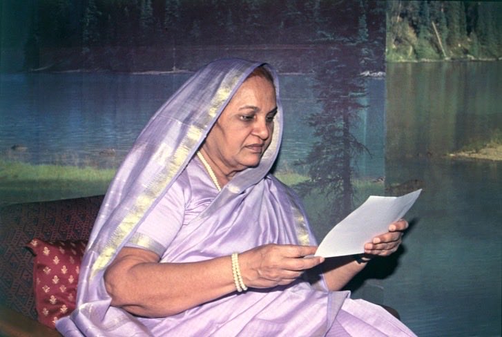 PawarSpeaks's tweet image. राज्याच्या माजी कॅबिनेट मंत्री, माजी खासदार बॅरिस्टर शालिनीताई पाटील ह्यांच्या निधनाचं वृत्त दुःखद आहे. त्या आपली मतं मांडताना कधीही कचरत नसत. जितक्या जाहीरपणे त्या माझ्यावर टीका करत तितक्याच खुलेपणाने "शरदचं नेतृत्व मान्य करा." हा वसंतदादांचा संदेश शालिनीताई निसंकोचपणे…