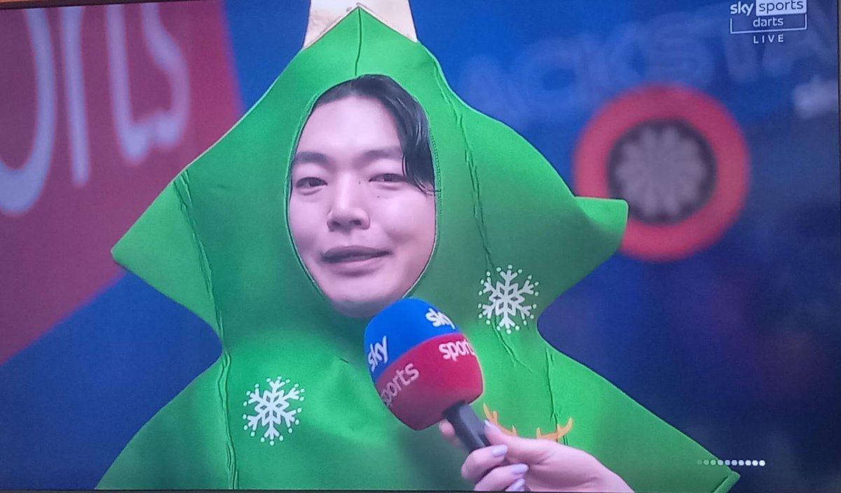 paddypower's tweet photo. The great thing about darts is that a player doing an interview while dressed as a Christmas tree just feels completely normal.

What a sport. https://t.co/xgPUvCWA8p