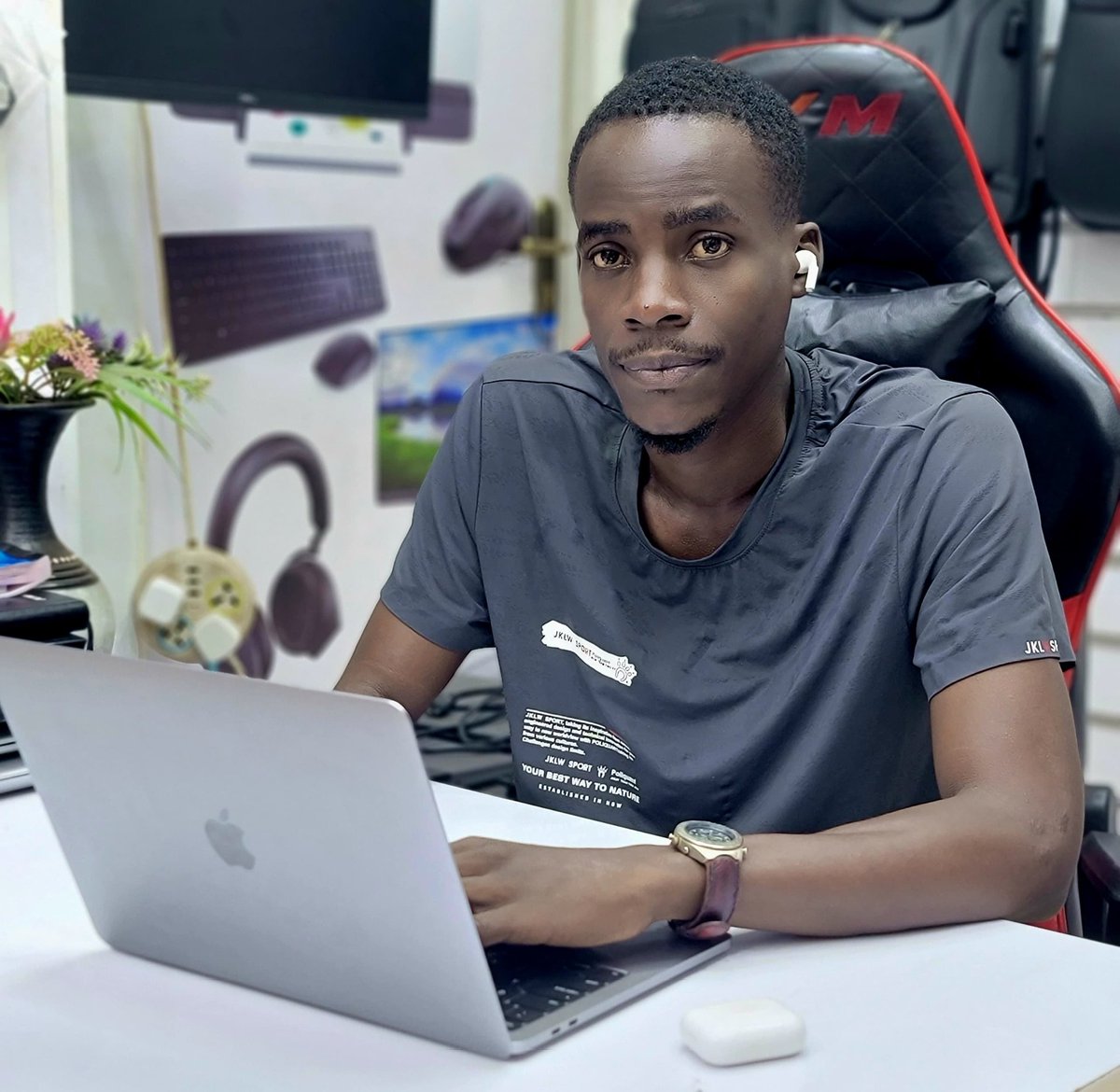 Bishopianleague's tweet photo. Happiest birthday to Frank Wadada, CEO of @HavannahIct and the main sponsor of @NyombiMaria2. Enjoy your new age, mugagga🎉🎂 https://t.co/lNeW7tWsz4