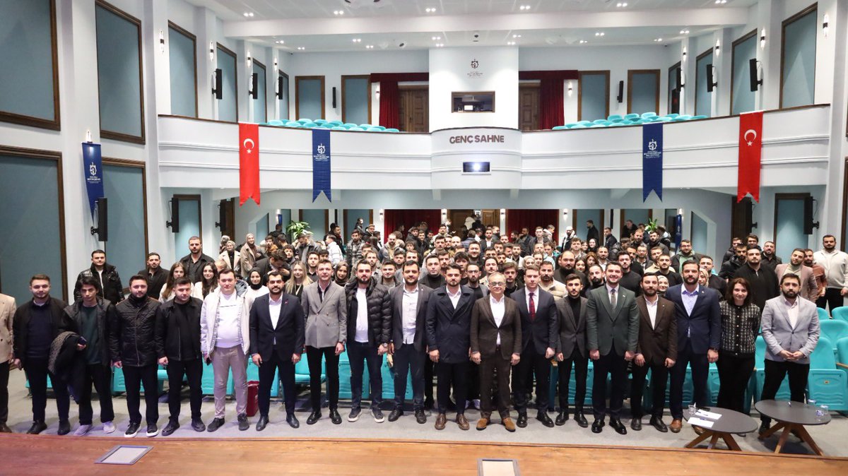 İz Bırakan Gençlik Yönetim Akademisi’nin ilk eğitim programında Kocaeli gençliğiyle liderlik ve vizyon üzerine konuştuk.

Heyecanları, enerjileri ve geleceğe dair umut veren duruşlarıyla programa değer katan tüm gençlerimize gönülden teşekkür ediyorum.

#şehrimKocaeli