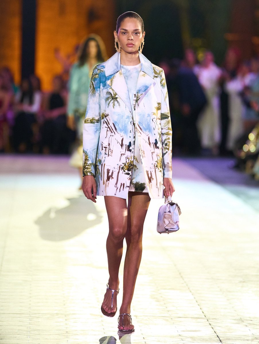 kendam_com's tweet photo. Oscar De La Renta Pre‑Fall 2026 Collection Fashion Show: A Triumphant Homecoming in Santo Domingo (December 19, 2025) https://t.co/UVNbzeThzS
#ODLR #OscarDeLaRenta #PreFall2026 #Runway #Kendam https://t.co/K9bRsfM0XW