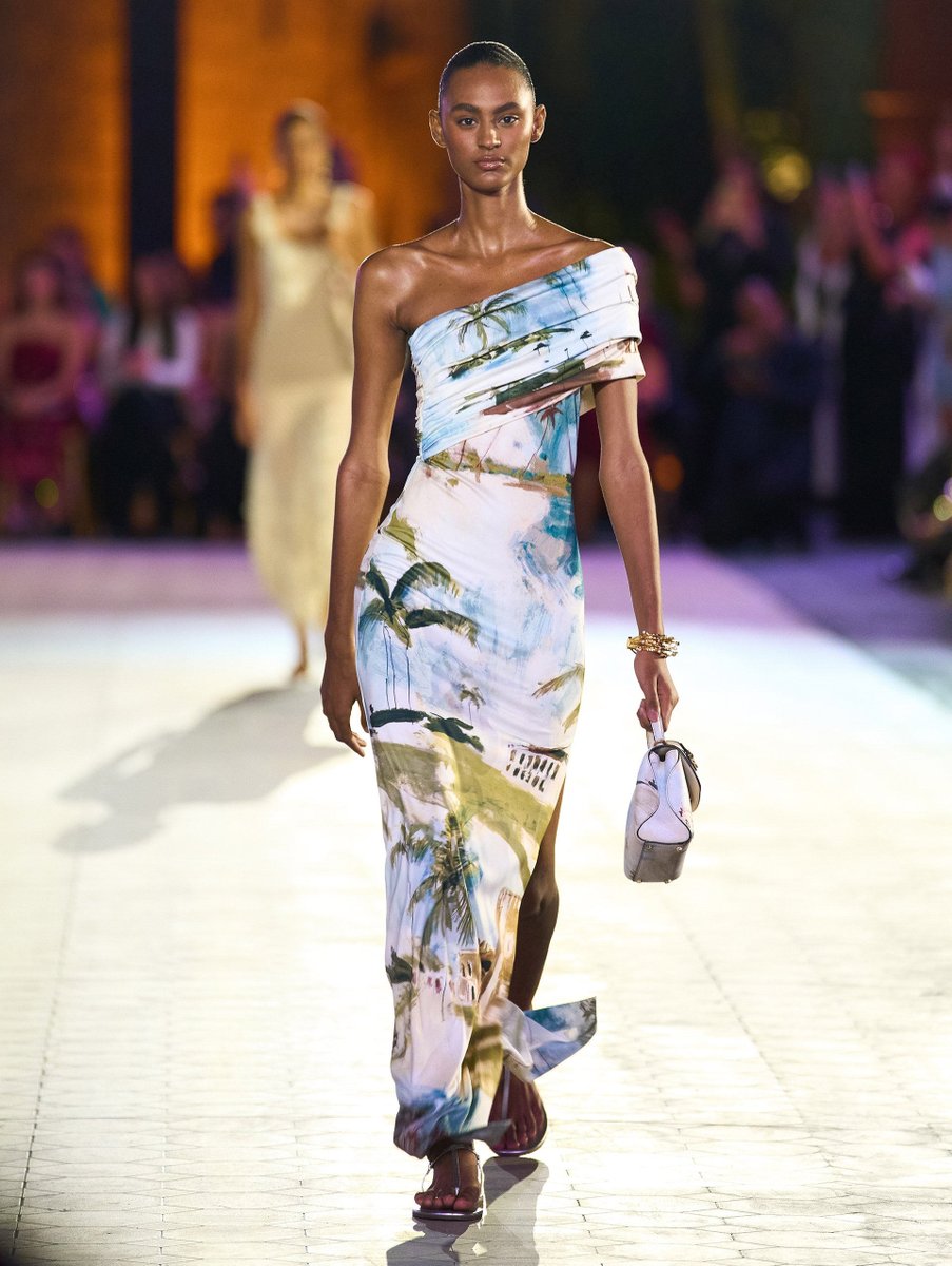 kendam_com's tweet photo. Oscar De La Renta Pre‑Fall 2026 Collection Fashion Show: A Triumphant Homecoming in Santo Domingo (December 19, 2025) https://t.co/UVNbzeThzS
#ODLR #OscarDeLaRenta #PreFall2026 #Runway #Kendam https://t.co/K9bRsfM0XW
