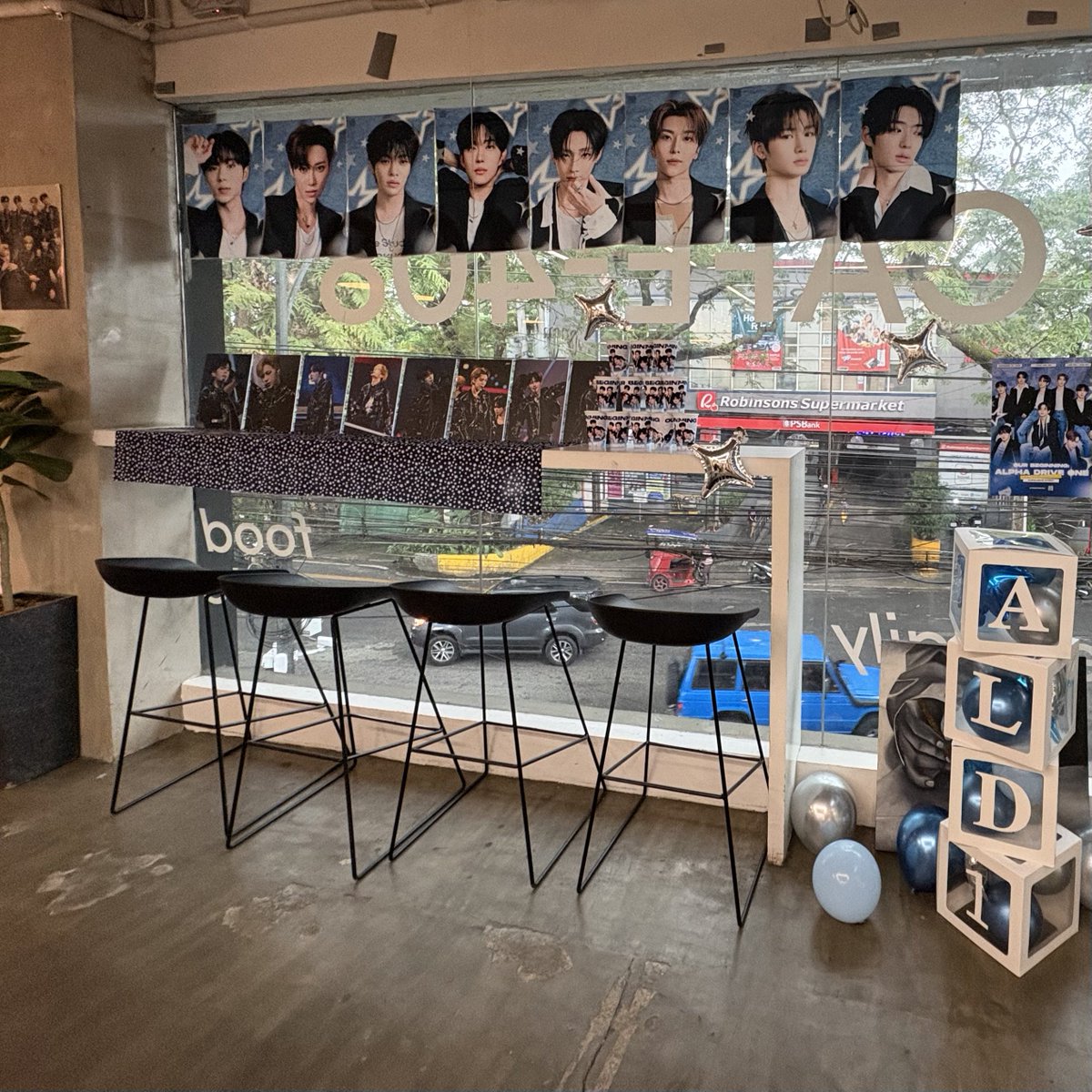 ald1loveclub's tweet image. Special thanks to everyone behind #ALD1OurBeginning 🤍

Main Organizer:
@leowoneade

Designer: 
@chuleowon

Printers &amp;amp; Suppliers:
@leowoneade
@fanmerchant_ (paper cups)

Admins:
@junseofhearted
@d_mnsoular
@infpsw

Emcee:
@hyeonliyuz

Partner Cafe:
@cafe408_