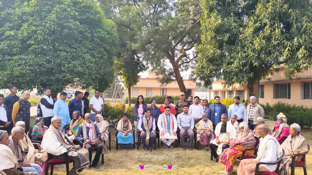 DSSOJharsuguda's tweet photo. 2 Mentally Ill Persons namely Ganesh Sharma from Gaya, Bihar and Shyamlal Dhanvar from Raigarh,Chhatisgarh have been reunited with their families  in presence of Hon'ble Minister for Law, Works, and Excise ,,Hon'ble MLA, Jharsuguda &amp; Collector Sir  under "Sneha Setu"  initiative. https://t.co/Tz69T9EFAv