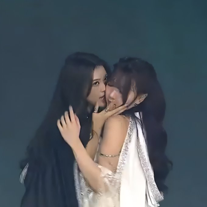 HlRUNKlT's tweet image. Greesel G nya Girlkisser

#JKT48TheFirstSnow