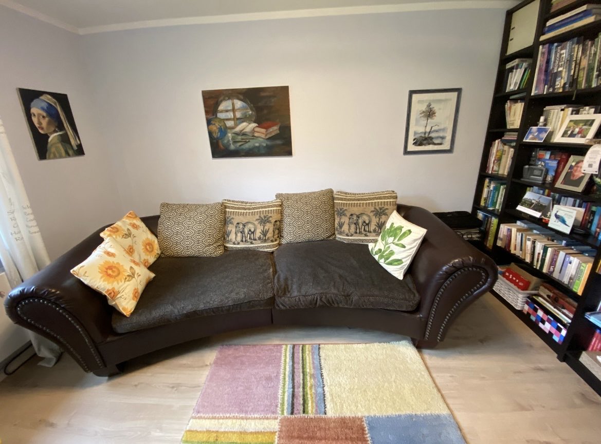 GenussTeam's tweet image. Sofa zu verschenken. 2,80m ungefähr. Selbstabholer oder gegen Fahrtgeld geliefert (wenn nicht geschleppt werden muss).
Raum Schleswig-Holstein/nahe Hamburg.