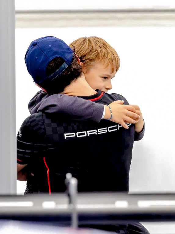royalchildren_'s tweet photo. #PrinceAlexander and #PrinceGabriel attend the final of the Porsche Carrera Cup as they support their father, #PrinceCarlPhilip of Sweden, at Mantorp Park racetrack in Mantorp, Sweden 🚘 -September 20th 2025.
.
📷 : Dana Press/Bestimage. https://t.co/SZ2T4UfXMm
