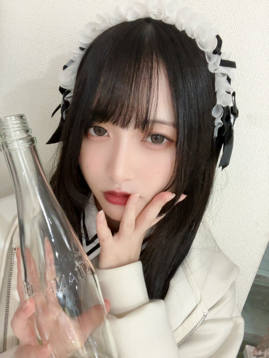 ありがとうございました❕
乾杯もチェキもショットもぽん(びっくり)もありがとう(,,> <,,)みんなのおかげで人生ほんとに楽しいです。ほんとです。初期化人生。メールだけほんとにどうにかしてほしい。詰むから
次は27日(土)13-22.5🦚お店をおうちだと思ってください( ᐡᴗ ̫ ᴗᐡ)2025最後まで🌟⋆꙳