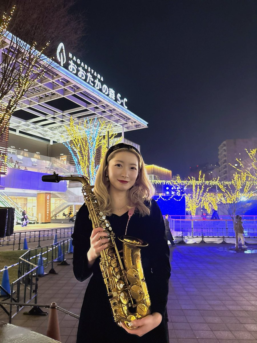 MisakiAltosax's tweet photo. おおたかの森にお越しいただいた皆様ありがとうございました🎷❤️
クインテットで楽しく賑やかに演奏させていただきました🎅🏻🎄
ライブのたびに駆けつけてくださるお客様、おおたかの森をきっかけに私のライブにお越しくださるお客様もいらっしゃり、とても嬉しいです☺️
来年もよろしくお願い致します🌟 https://t.co/vxYMfHMJOO