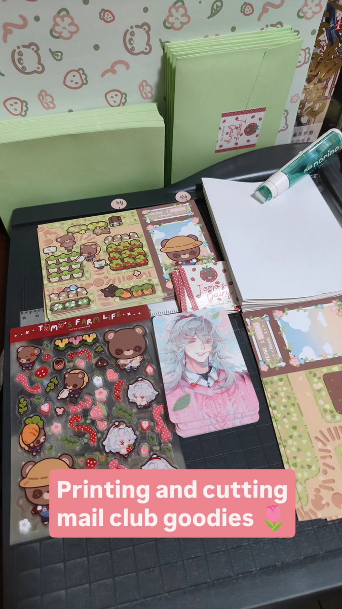 Printing and cutting mail club goodies🌷