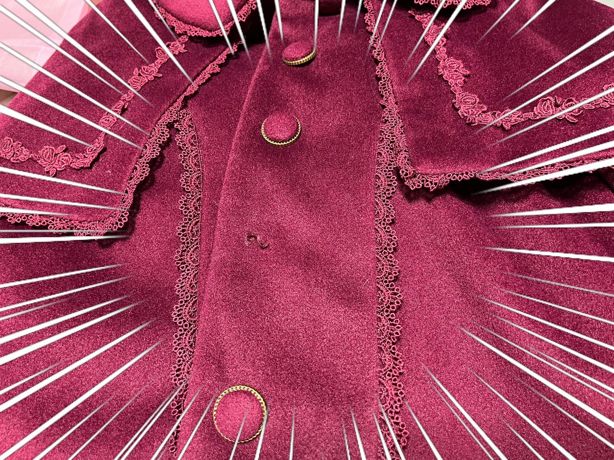 帰ってきて着てたコートみたらボタン1個消えてた😱
どこ行ったのーーーー！！！😭😭😭