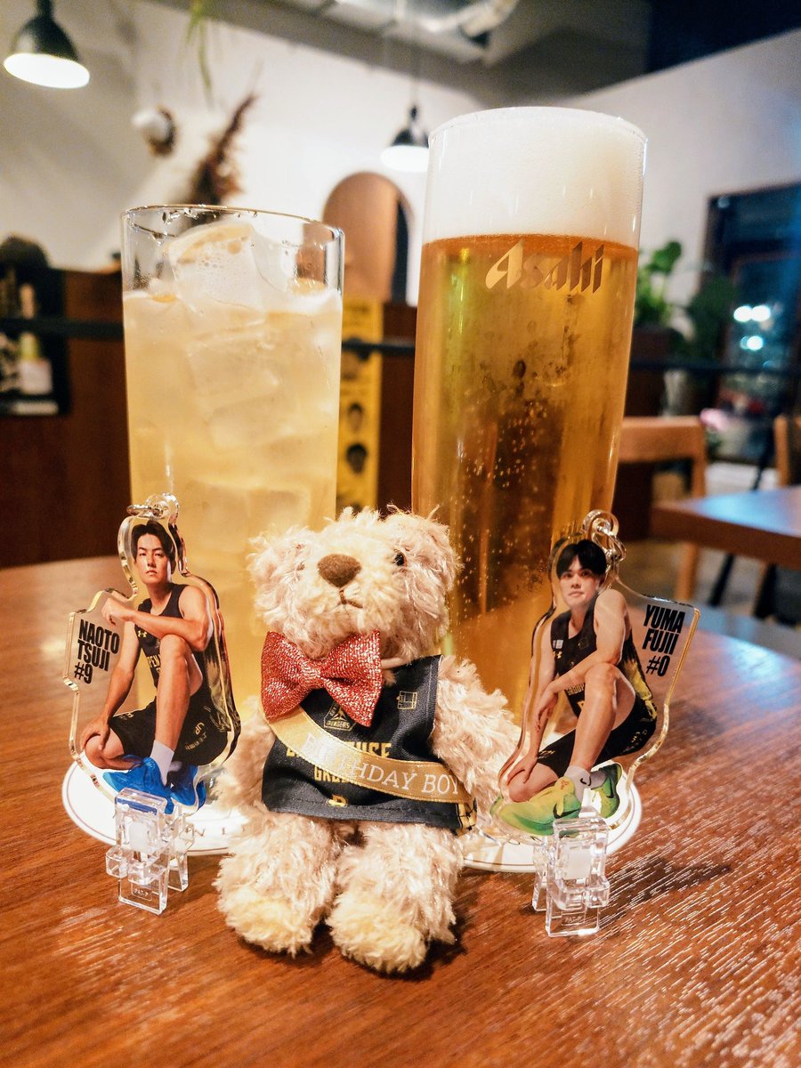 yuma0000000nd's tweet photo. 今日は久しぶりに仕事出たけどうまくいかないなぁっていう試合と割切り明日のやり返しを楽しみにしてます🔥
というわけで試合に行けなかった友達と合流して
#YOUNOTE
というチームゆかりのお店に連れてきてもらい祐眞さんの生誕祭👏
美味しかった〜😆
お友達Xmas🎁くれた😍
#群馬クレインサンダーズ https://t.co/GaVruKz0fj