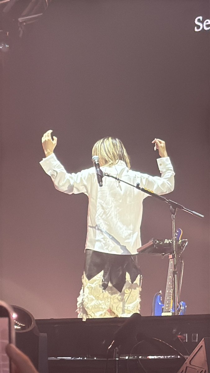 근데 이 포즈 왜한거임 보디빌딩하심?