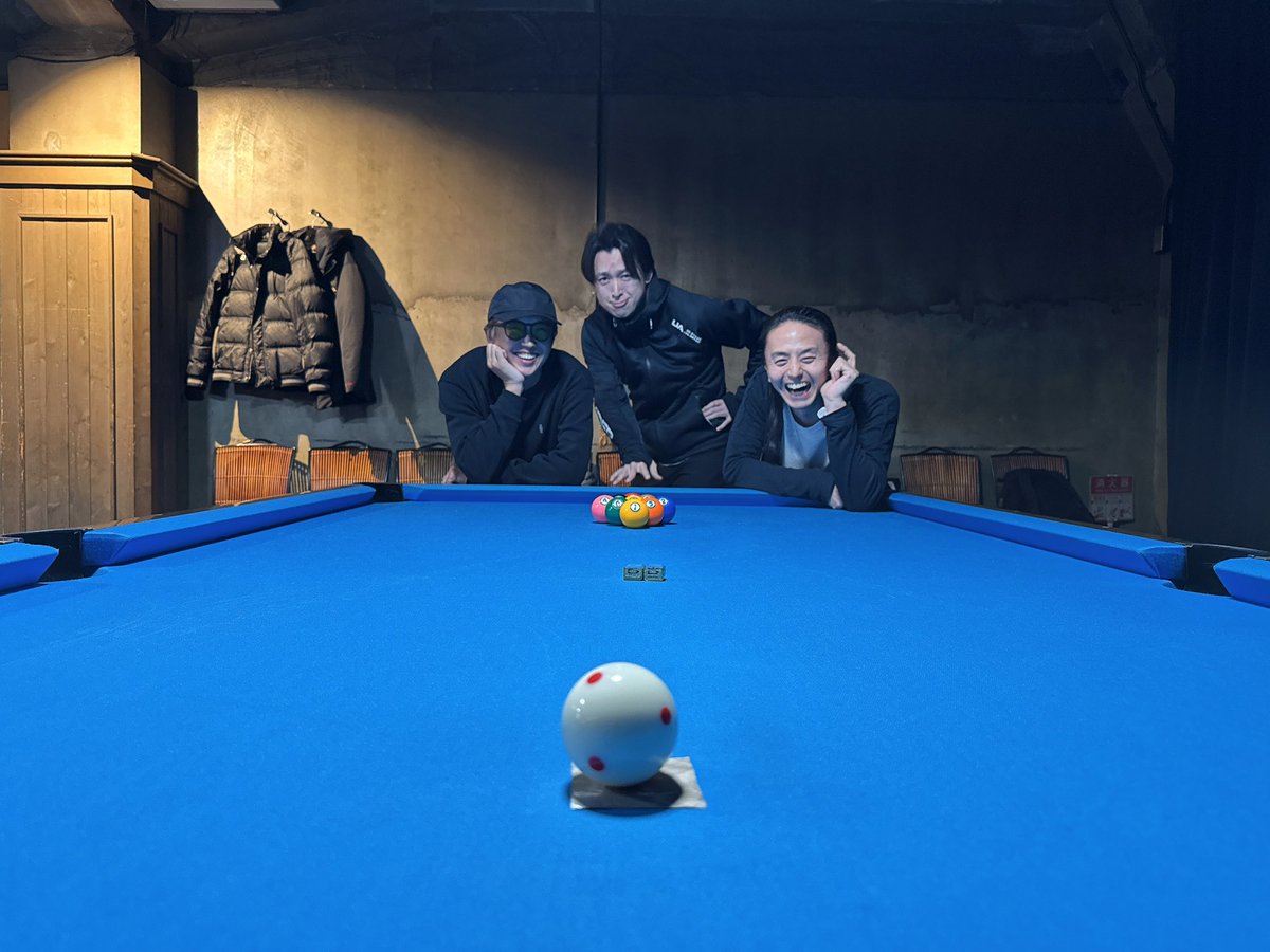 久しぶりに3人でご飯して、近況報告✨
レミオロメン神宮司さま
オーシャンズ金子さま

たくさん笑ったー😄

#レミオロメン
#神宮司治
#オーシャンズ
#金子貴俊
#ビリヤード