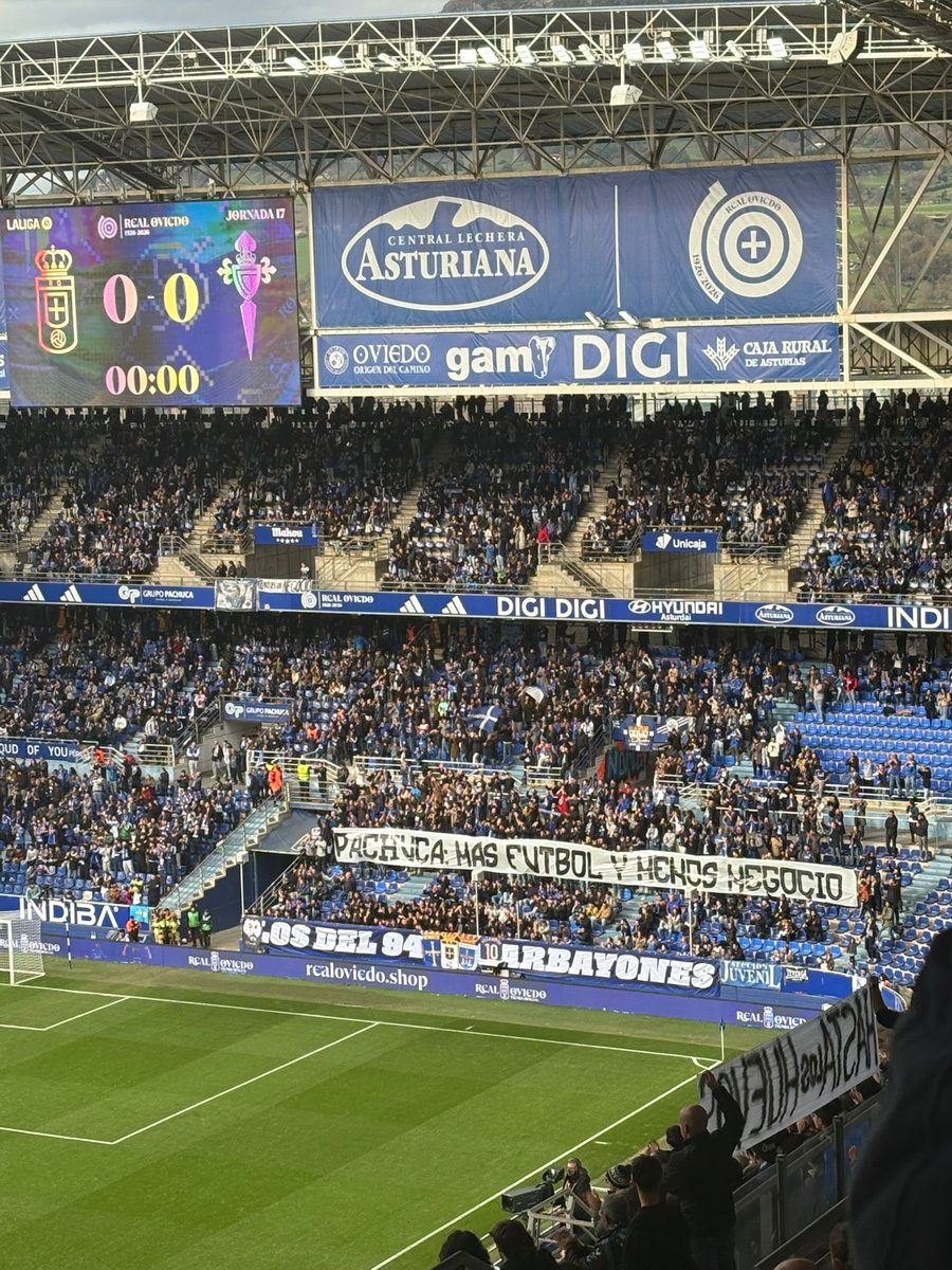 🚨NOTICIA 

🏟️ Con esta pancarta ha recibido el Carlos Tartiere a los futbolistas este sábado. 

👉 En ella se puede leer “Pachuca: más fútbol y menos negocio”.