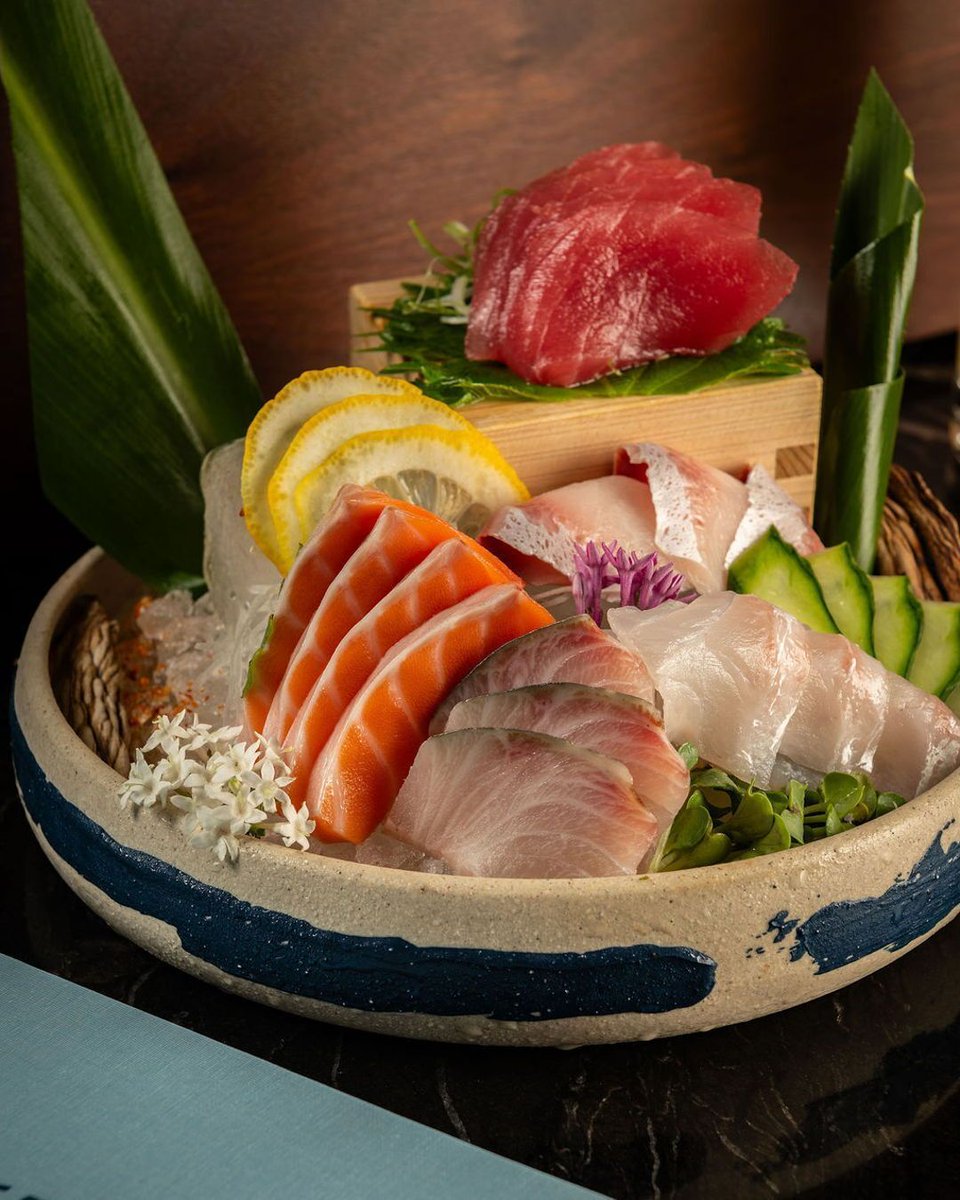 bellamediaco's tweet image. Whether you’re in the mood for oysters, nigiri, or sashimi (or all three), The Sushi Bar at @loewsmiami is a must-visit for fresh, beautifully prepared sushi in Miami. 🍣 

Book your table via their website! ✨

#BELLAMagazine #LoewsMiamiBeach #MiamiEats #SushiMiami #LuxuryDining