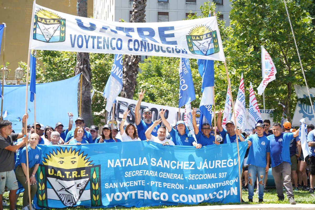 #Sindicatos | UATRE dijo presente en la marcha convocada por la CGT contra la reforma laboral de Milei  <a href="/NataliaSJok/">Natalia Sánchez Jauregui</a> <a href="/uatreoficial/">UATRE</a>  <a href="/JoseVoytenco/">José Voytenco</a> 👉goo.su/jrKl