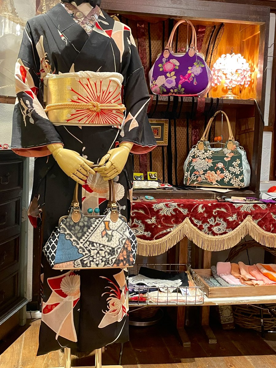 ロマンチカ商會様の @romantica_168 こだわりのあおりがま口バック