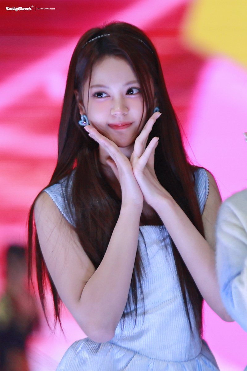 Lucky2clover_'s tweet image. 251220

#Hearts2Hearts #하츠투하츠 #H2H 
#CARMEN #카르멘