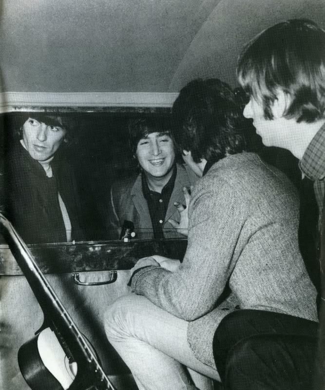 i thought paul had the most snatched waist in this photo wtf bro