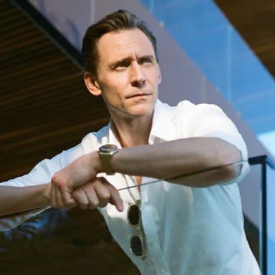 lokisxhjem's tweet image. pov: two bisexual icons in one tweet 🩷💜💙✨#loki #jonathanpine #TheNightManager #lokilaufeyson