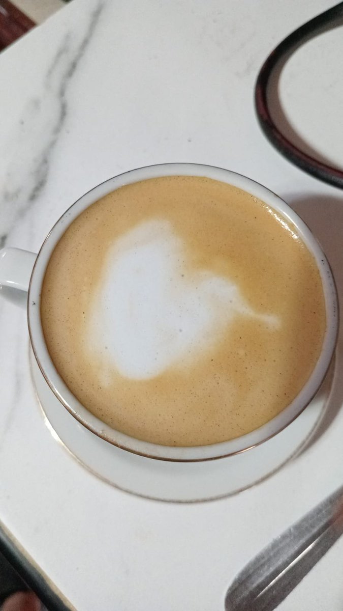 Ruby_Trea's tweet image. ES LA PRIMERA VEZ QUE LOGRO HACER UN CORAZÓN (medio muerto, roto, pobre, atropellado) EN EL CAFÉ :DDDDDDDD