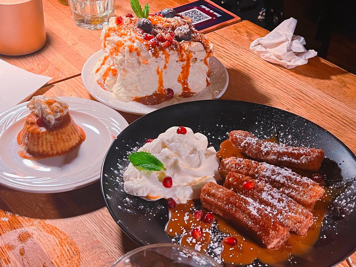 GastroWorldBlog's tweet image. Tinga Kim Taqueria offers such great service. If only their flavours weren’t so similar and overpowering. What looks similar in all these desserts?