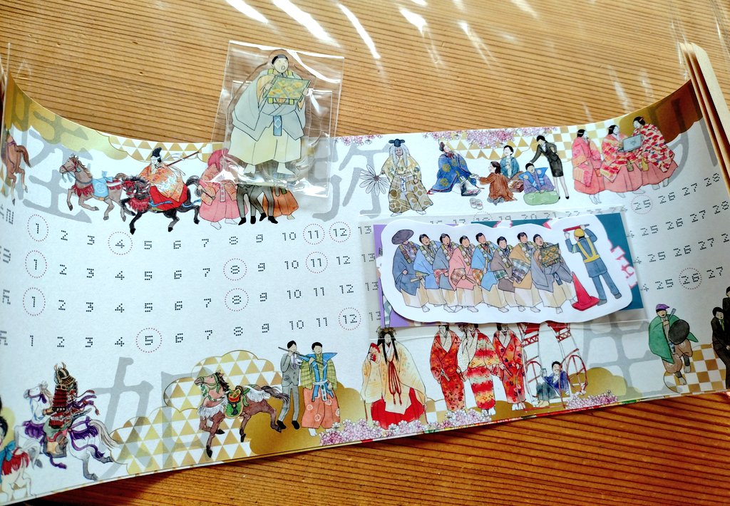 bu_hi_buhi's tweet image. 昨日、我が家にも
ゆかいな能狂言カレンダーが
届きました🗓️☺️

開封の儀✨️

楽しいBOXセットでイラストも可愛い💕
我が家の六条御息所アクスタが
弁慶アクスタをお出迎え♪