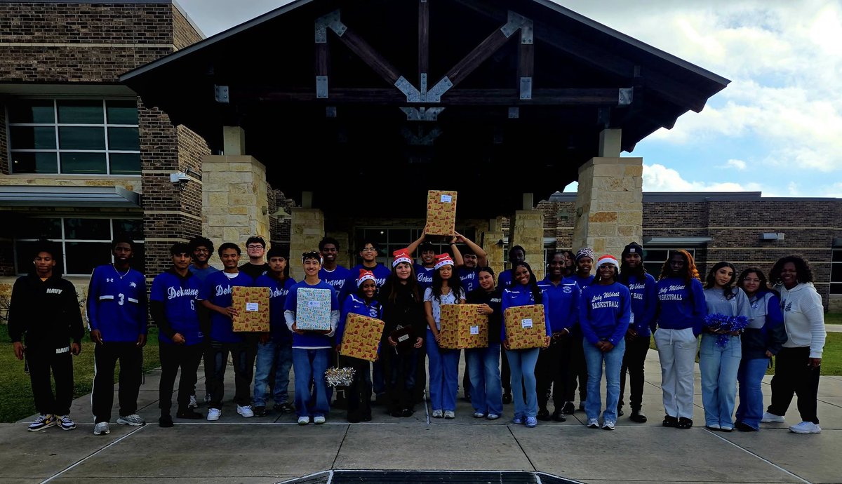 DekaneyBaseball's tweet image. @DekaneyATs  Toy Drive! Wishing you all a Merry Christmas!