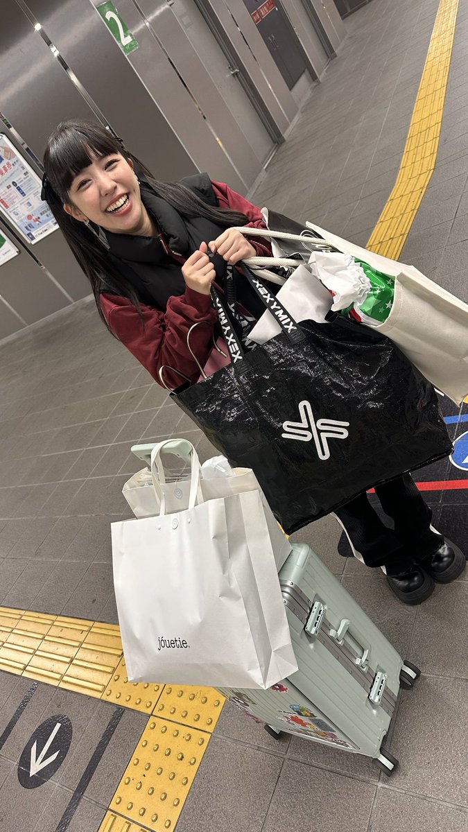 #あこちのおへや 

たのしくてたのしくて
心がぽっっかぽかです
めいっぱいのありがとうと
だいすきが伝わっていますように

みんな笑顔でしあわせで
ありますように！！！🍀